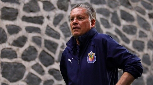Peláez ya se habría reunido con hasta cinco aspirantes al cargo de entrenador en Chivas