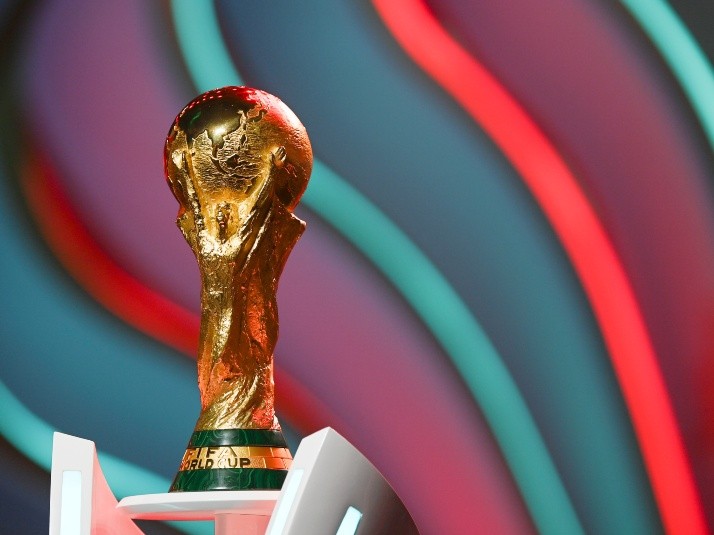 Visa trae el Trofeo de los Campeones de la Copa Mundial de la FIFA