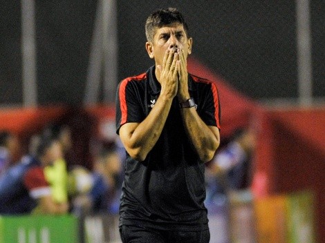 “Estou dando caminhos”: após eliminação, técnico do Vitória minimiza gols perdidos