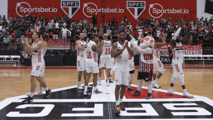 No último jogo antes dos playoffs, Basquete Tricolor é derrotado pelo Franca  - SPFC