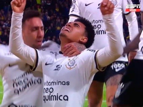 VIDEO | ¿Qué hizo? El insólito error de Rossi en el gol de Corinthians