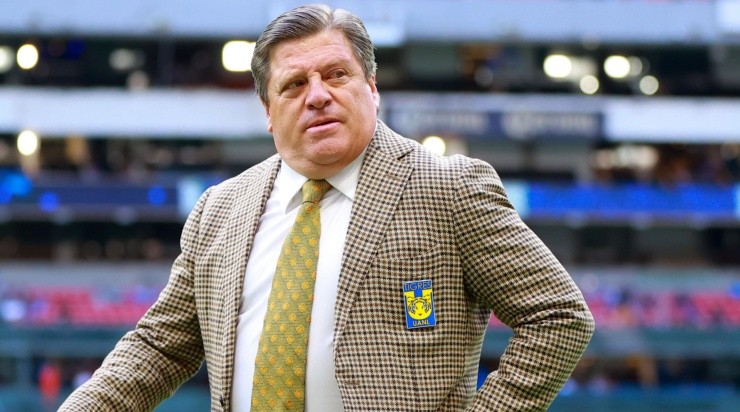 Ciudad de Mexico, 12 de mayo de 2022. Miguel Herrera, Director Tecnico, durante el partido de ida de los Cuartos de Final del Torneo Grita Mexico Clausura 2022 de la Liga BBVA MX, entre la Máquina Celeste del Cruz Azul y los Tigres de la UANL, celebrado en el Estadio Azteca. Foto: Imago7/ Eloisa Sánchez