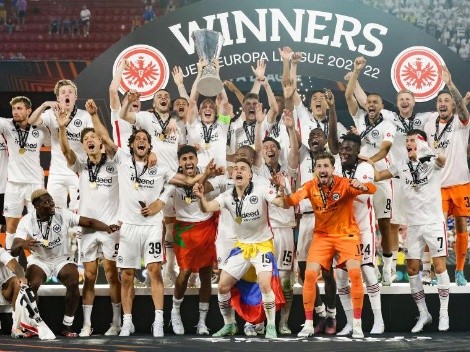 No se vio por TV: así levantó Santos Borré el trofeo de la UEFA Europa League