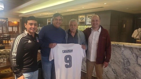 Enzo Caszely, Enzo Francescoli, Carlos Caszely y Edmundo Valladares comparten conversación de fútbol