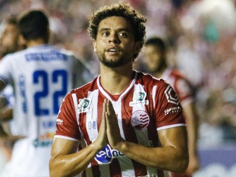 Victor Ferraz celebra 1º gol pelo Náutico e faz apelo à torcida em meio à má fase na Série B