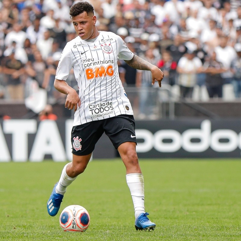 Ex-Corinthians e Athletico, Sidcley pode levantar caneco na Grécia