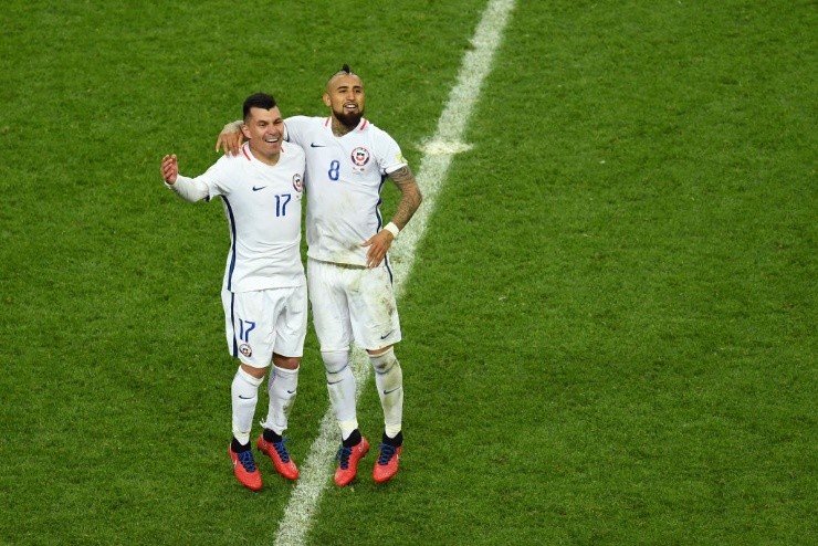 Gary Medel fue uno de los destacados en los saludos | Foto: Getty Images