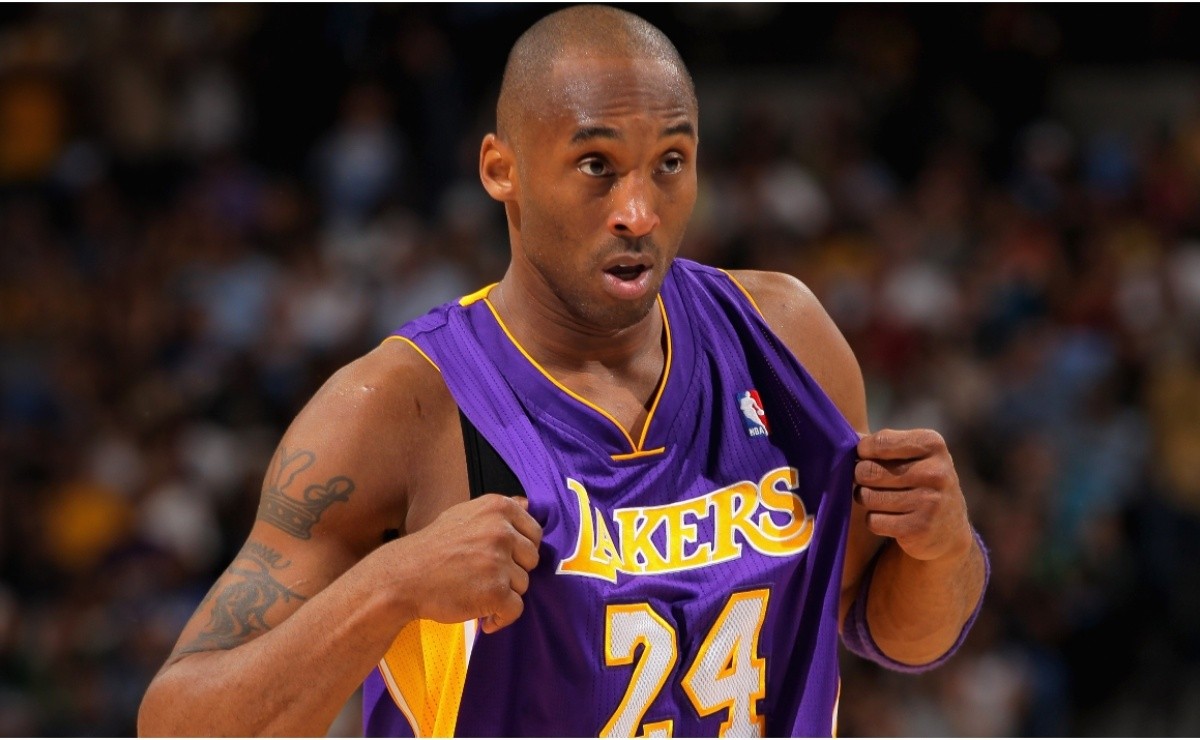 Kobe Bryant's iconic Lakers jersey expected to sell for up to $7 million at  auction