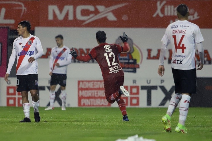 Patricio Rubio fue figura en la lluviosa noche de Chillán | Foto: Agencia Uno 