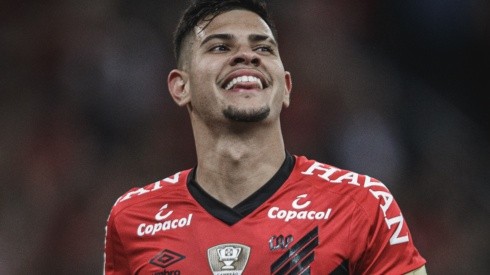 Bruno Guimarães é convocado para Seleção Brasileira (Foto: Matheus Sebenello/AGIF)