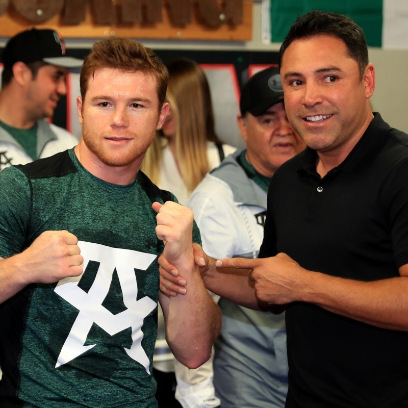 Oscar de la Hoya felicitó a David Benavídez y le envió una indirecta a Canelo Álvarez