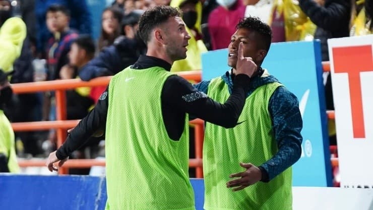 Layún salió en defensa de su compañero tras los insultos racistas. Créditos: Imago7