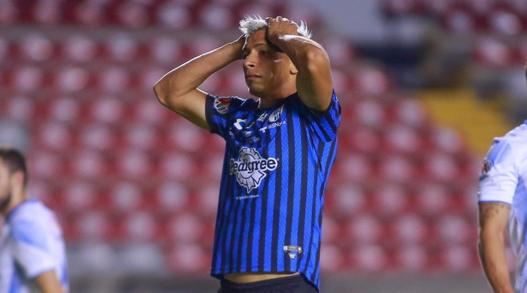 QUERETARO, MEXICO - ABRIL 21: Angel Sepulveda del Queretaro en lamento durante el juego de la jornada 15 del Torneo Clausura 2022 de la Liga BBVA MX en el Estadio Morelos el 21 de Abril del 2022 en Morelia,Mexico. (Foto: Cesar Gomez/JAM MEDIA)