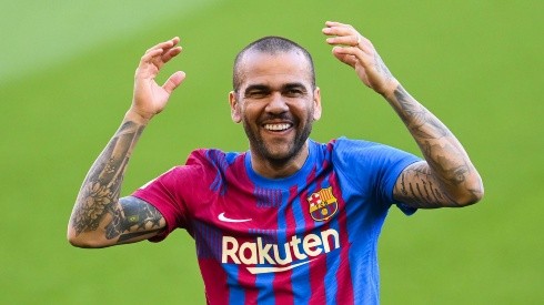 A Dani Alves se le abre una puerta para continuar en Barcelona.