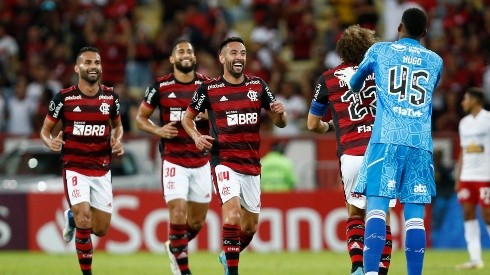 Isla y Flamengo le dieron una mano de ayuda a la UC.