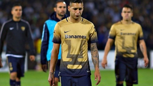 Ismael Sosa abandona el campo en su último partido con Pumas
