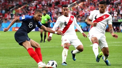 Mbappé jugando contra Perú en Rusia 2018