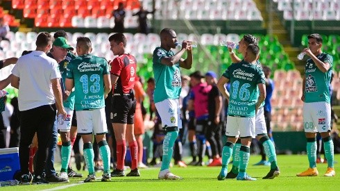 Andrés Mosquera con el León ante el Querétaro en el Clausura 2022.