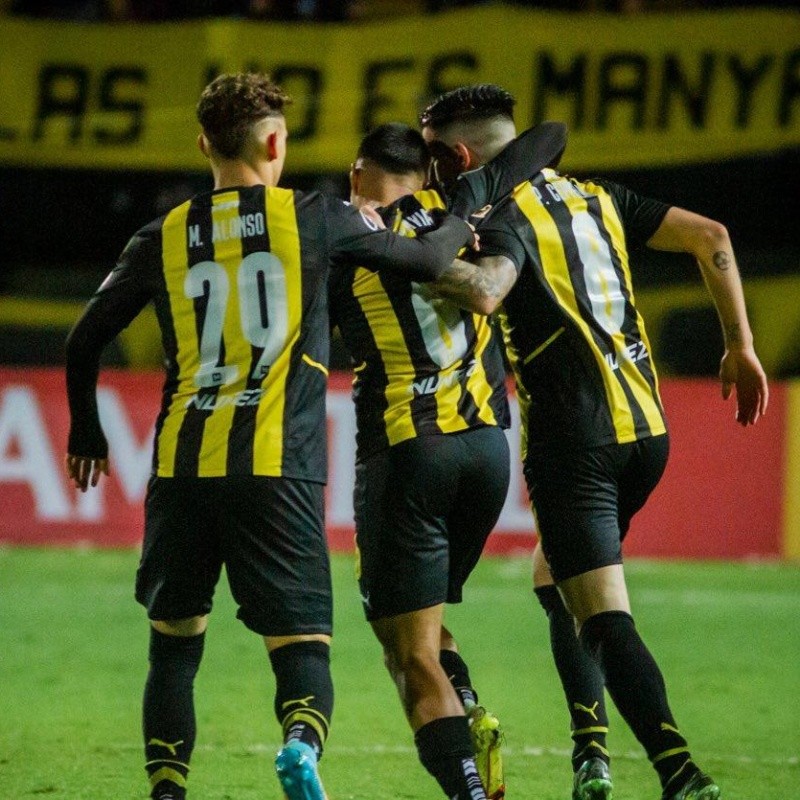 En un partido accidentado, Peñarol le ganó a Colón, pero fue eliminado de todo