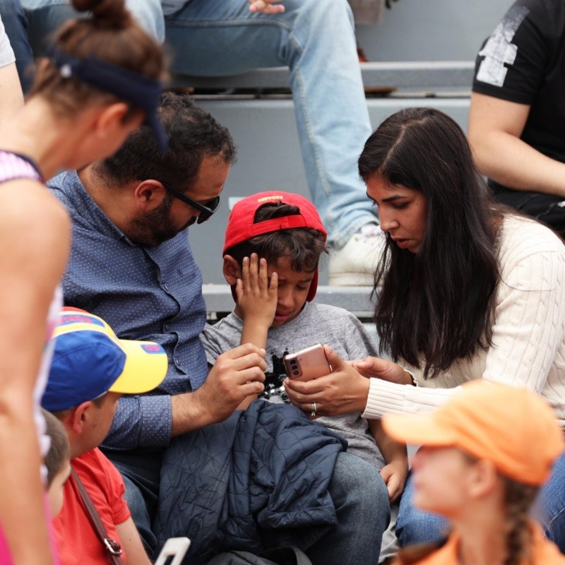 El enojo y la rabia de una tenista casi lastima a un niño en Roland Garros