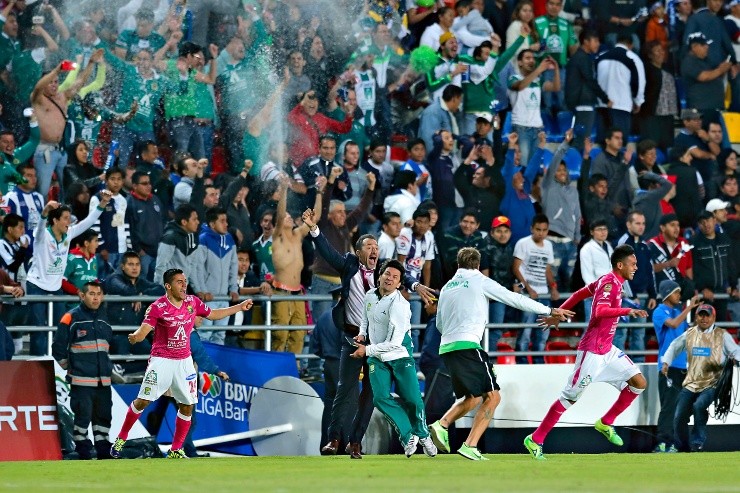 Gustavo Matosas estalla tras el pitazo final y la consagración de León. Créditos: Imago7