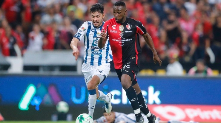 Daniel Aceves y Julián Quiñones en el Atlas vs Pachuca | Imago