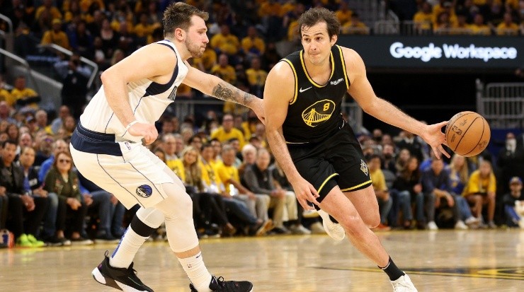 Nemanja Bjelica y Luka Doncic. (Ezra Shaw/Getty Images