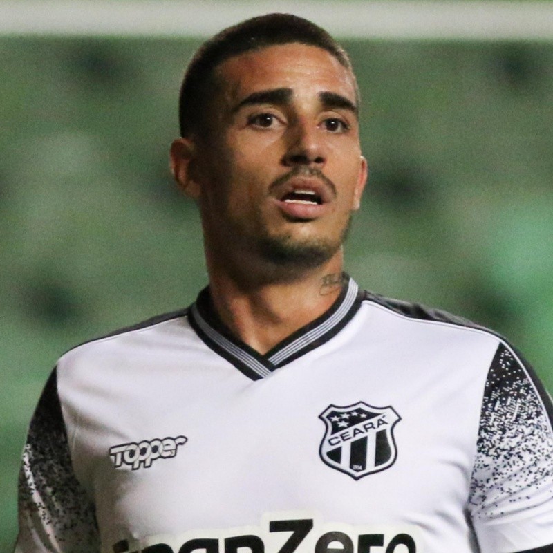 Inter define moldes de negociação e status de Galhardo, ex-Ceará, é atualizado no mercado