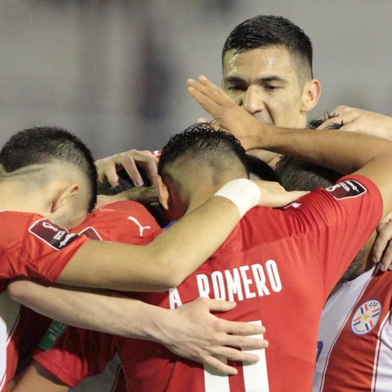 La Selección Paraguaya presentó a su nueva camiseta con diseño retro