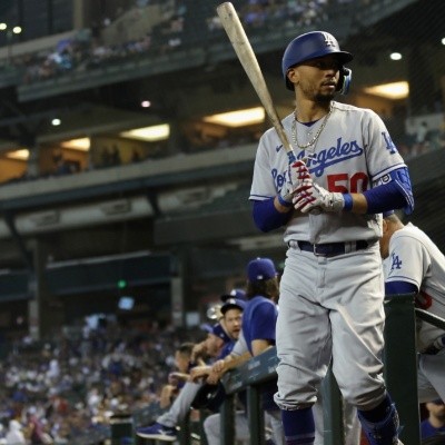 Los Dodgers aliviados rayos X negativos tras pelotazo de Mookie