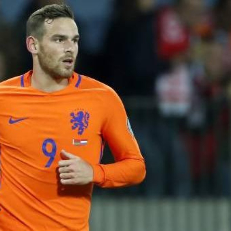 Van Gaal le desea feliz noche de bodas a Vincent Janssen y le da toda su confianza