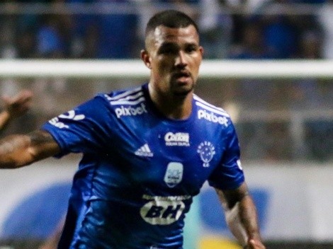 Com Zé Ivaldo ‘travado’, Cruzeiro busca zagueiro de 28 anos na Série A