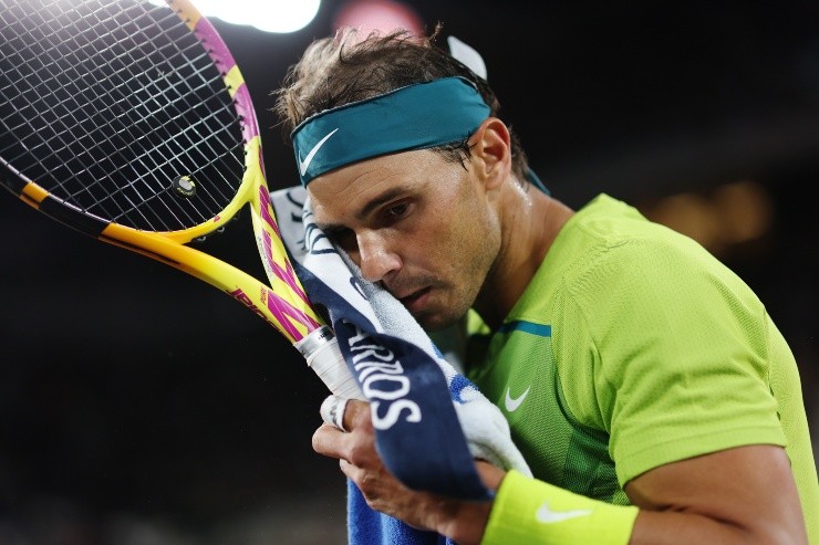 Clive Brunskill/Getty Images - Nadal suou para passar por Djokovic