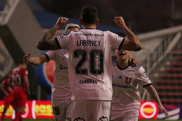 A Larrivey le gustaría dirigir en la U | Foto: Agencia Uno 