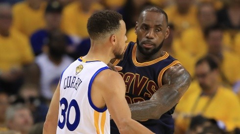 Stephen Curry y LeBron James en NBA Finals 2017