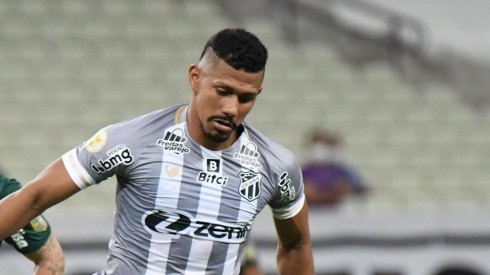 Fernando Sobral pode estar de saída do Ceará (Foto: Kely Pereira/AGIF)