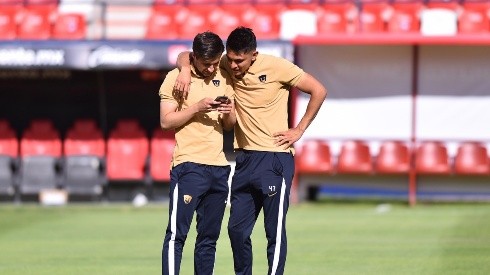 Carlos Gutiérrez y Ricardo Galindo previo a un partido