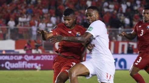 Fidel Escobar of Panama fights for the ball with Cyle Larin of Canada