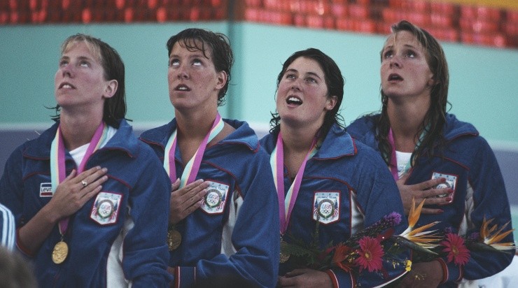 Theresa Andrews,Tracy Caulkins, Mary Meagher y Nancy Hogshead, oro en 4×100 medley, en Los Ángeles 1984 (Getty)