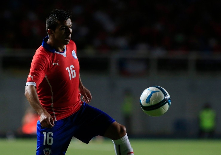 Fierro respalda el debut del chileno-belga | Foto: Agencia Uno 