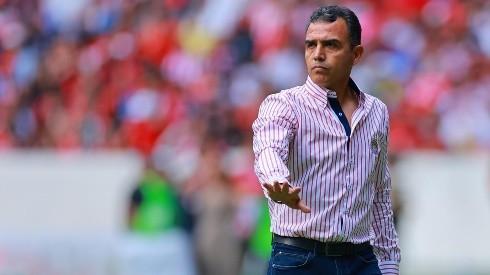 Como entrenador confirmado, Ricardo Cadena cambia el esquema que utilizó en Chivas como interino