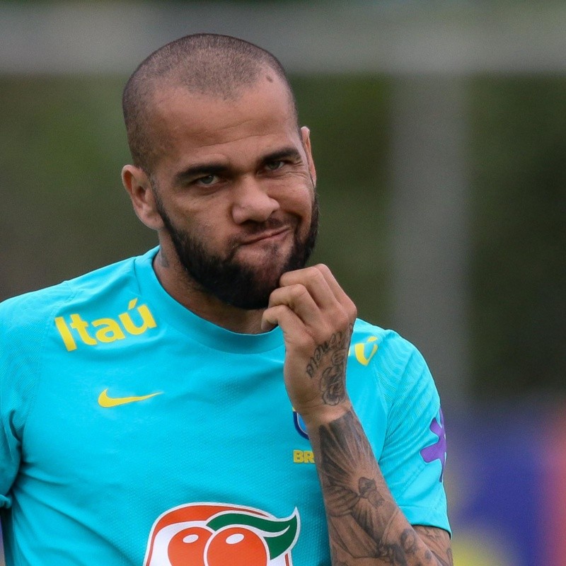 Brasileiro de R$ 105 MI entra na mira do Barcelona e pode substituir Daniel Alves