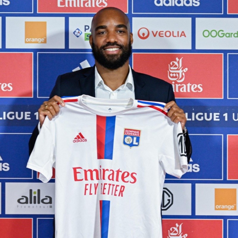 Ya es oficial: Lacazette hace su regreso a Olympique de Lyon