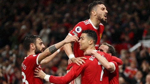 Manchester United busca sumar calidad a su defensa.