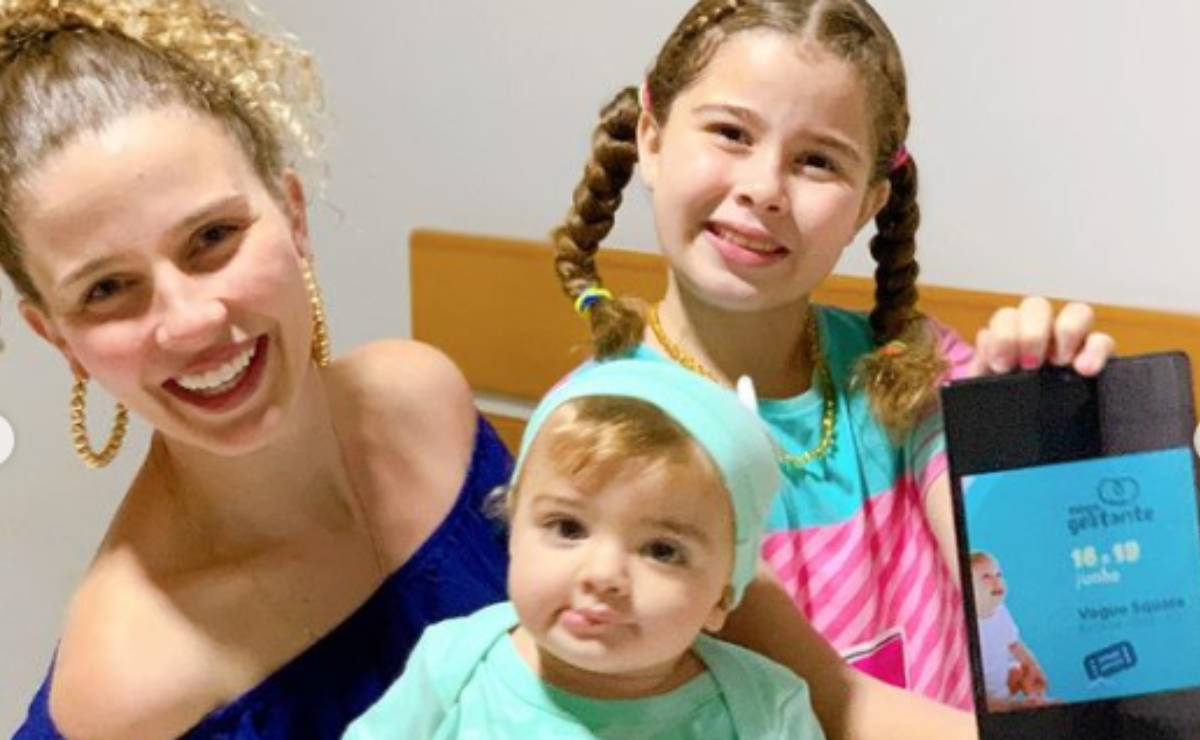 Debby Lagranhaex Atriz Mirim Que Atuou Em “turma Do Didi” Comemora Mêsversário De Filho Caçula 