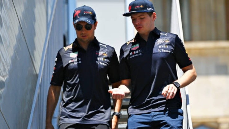 Sergio Pérez y Max Verstappen en las horas previas al Gran Premio de Azerbaiyán.