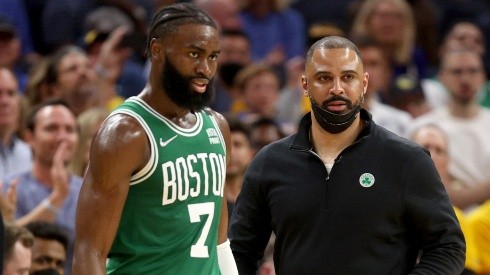 Jaylen Brown con Ime Udoka.