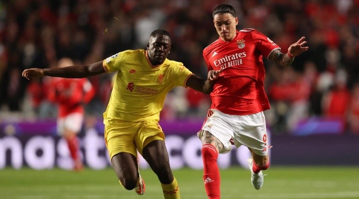 Ibrahima Konate of Liverpool and Darwin Nunez of S.L. Benfica (Photo by Julian Finney/Getty Images)