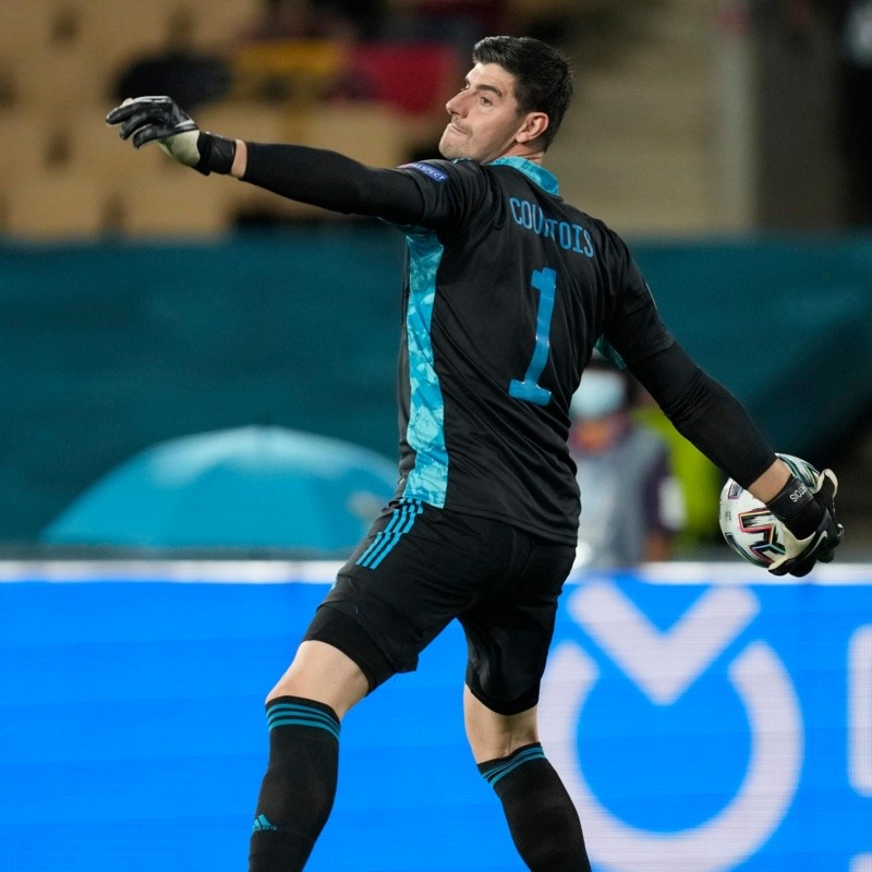 Por qué no juega Courtois hoy en Polonia vs Bélgica