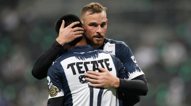 MONTERREY, MEXICO - ABRIL 15: Jesus Gallardo del Monterrey en festejo con Vincent Janssen despues de anotar el tercer gol de su equipo durante el juego de vuelta de los octavos de final de la Liga de Campeones de CONCACAF 2021, en el Estadio BBVA el 15 de Abril de 2021 en Monterrey, Mexico. (Foto: Alfredo Lopez/JAM MEDIA)